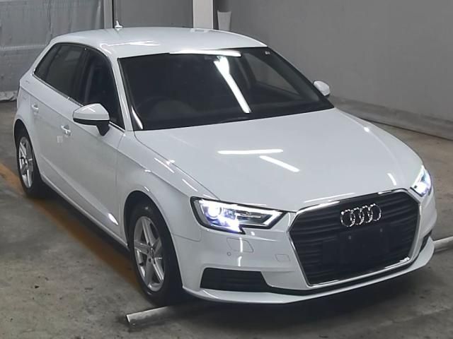 303 AUDI A3 8VCXS 2018 г. (ZIP Tokyo)