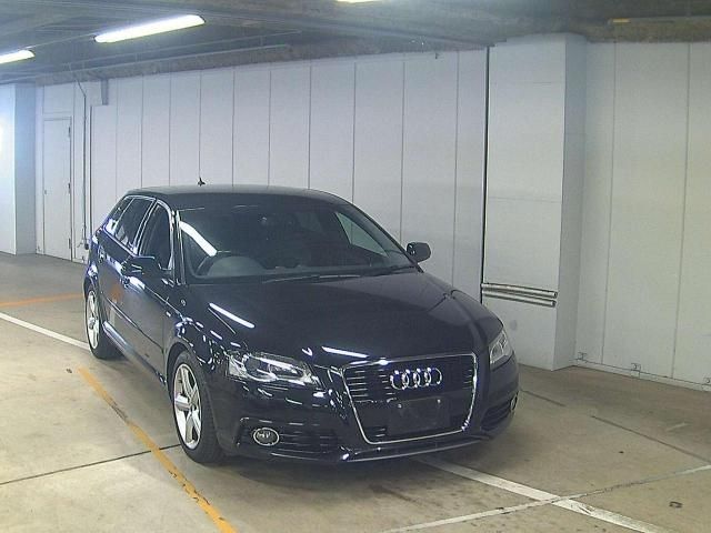 823 AUDI A3 8PCDA 2012 г. (ZIP Osaka)