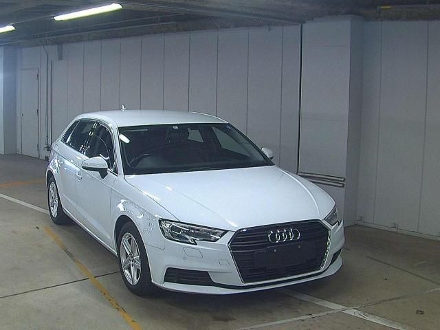 135 AUDI A3 8VCXS 2017 г. (ZIP Osaka)