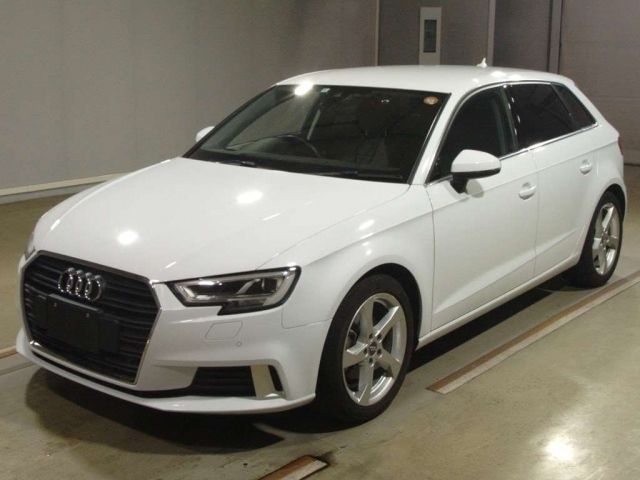 44011 AUDI A3 8VCXS 2018 г. (TAA Kinki)