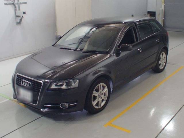 90329 AUDI A3 8PCAX 2011 г. (CAA Chubu)