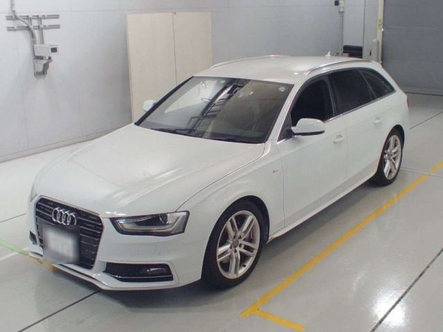 30482 AUDI A4 8KCDN 2015 г. (CAA Chubu)