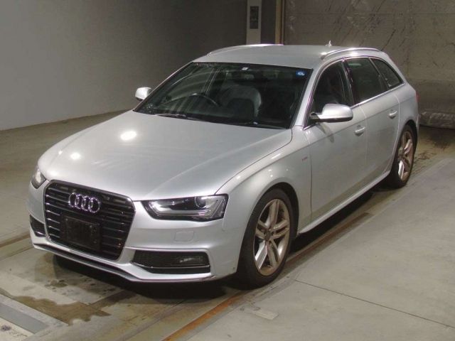 32012 AUDI A4 8KCDN 2014 г. (TAA Kinki)