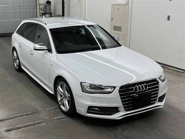 35025 AUDI A4 8KCDN 2012 г. (MIRIVE Saitama)