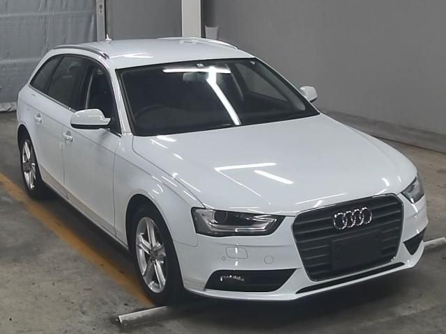 25 AUDI A4 8KCDN 2012 г. (ZIP Tokyo)