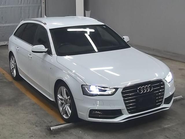 337 AUDI A4 8KCDNF 2016 г. (ZIP Tokyo)