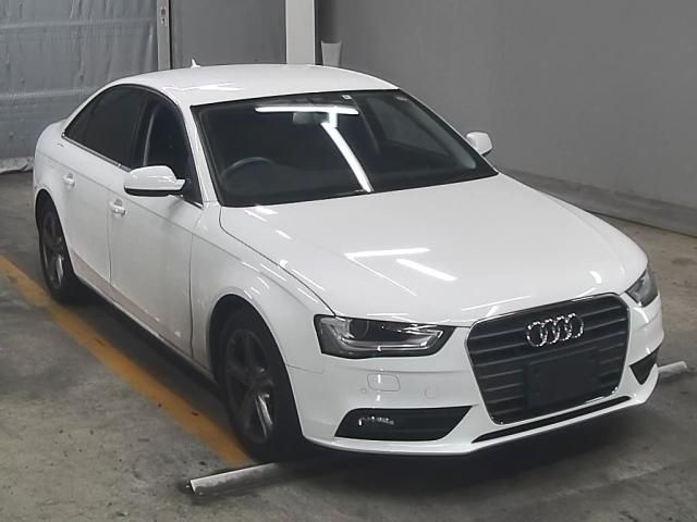 495 AUDI A4 8KCDN 2012 г. (ZIP Tokyo)