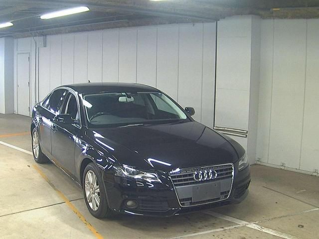 511 AUDI A4 8KCDN 2011 г. (ZIP Osaka)