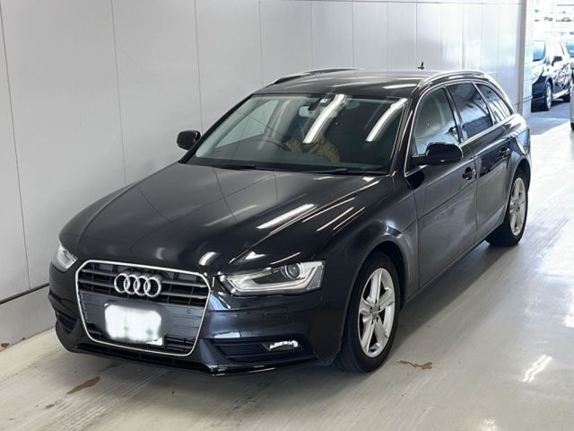 244 AUDI A4 8KCDN 2013 г. (KCAA Yamaguchi)