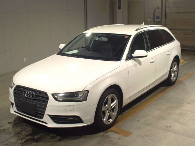 5009 AUDI A4 8KCDN 2012 г. (TAA Kyushu)