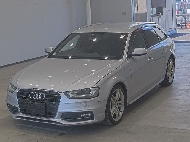 33 AUDI A4 8KCDNF 2012 г. (ARAI Oyama)