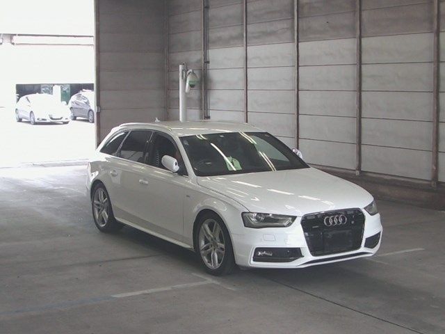 2096 AUDI A4 8KCDNF 2014 г. (ARAI Bayside)