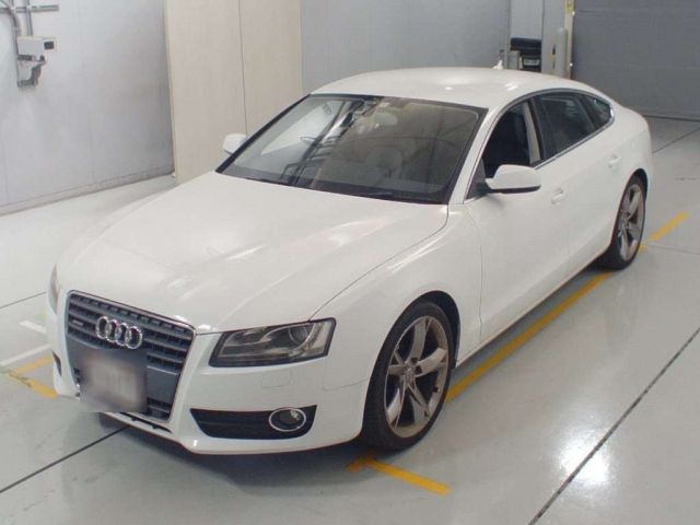 31007 AUDI A5 8TCDNL 2010 г. (CAA Chubu)