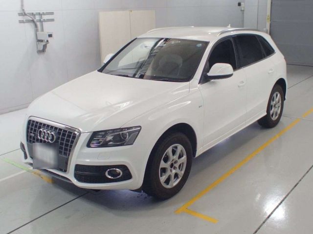 11075 AUDI Q5 8RCDNF 2011 г. (CAA Chubu)