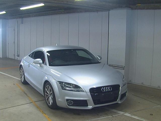 555 AUDI TT 8JCES 2011 г. (ZIP Osaka)