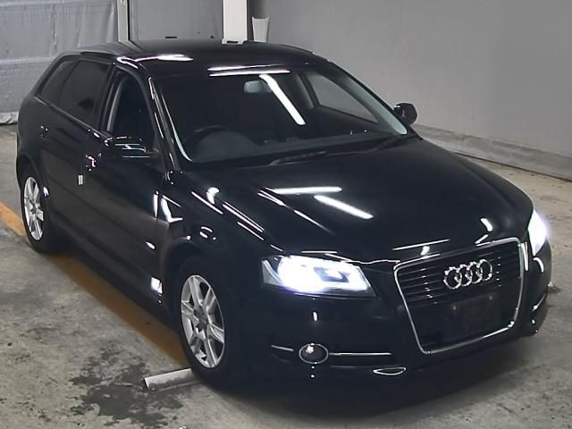 8 Audi A3 8PCAX 2011 г. (ZIP Tokyo)