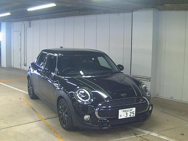 154 BMW MINI XT20M 2018 г. (ZIP Osaka)