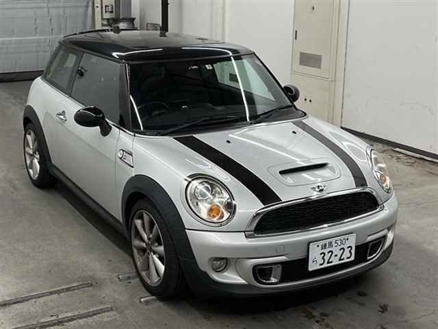 30051 Bmw Mini SV16 2011 г. (MIRIVE Saitama)