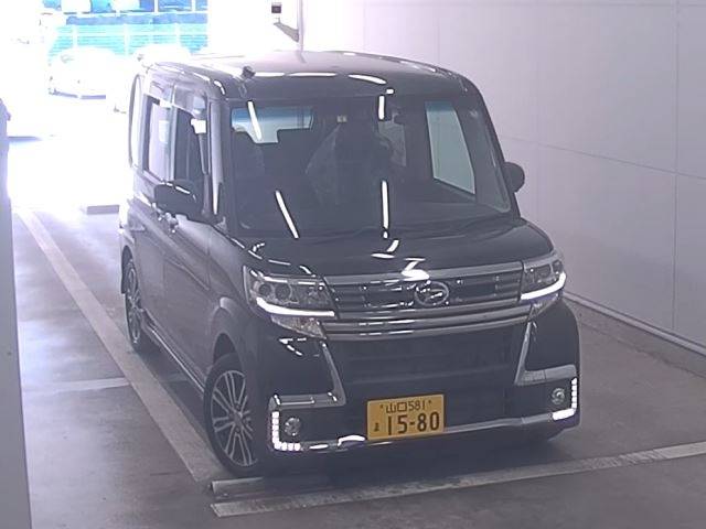 3048 DAIHATSU TANTO LA600S 2018 г. (NAA Fukuoka)