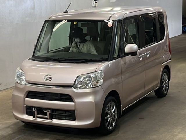 210 DAIHATSU TANTO LA600S 2015 г. (KCAA Fukuoka)