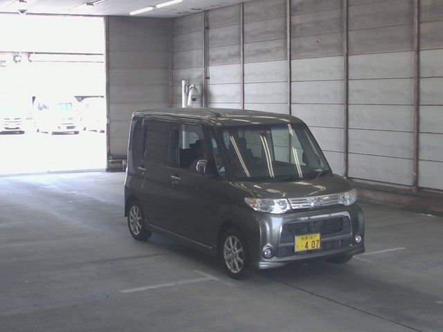 2596 DAIHATSU TANTO L375S 2012 г. (ARAI Bayside)