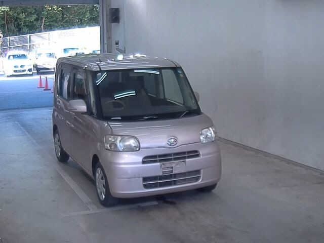 1032 Daihatsu Tanto L375S 2011 г. (JU Okinawa)