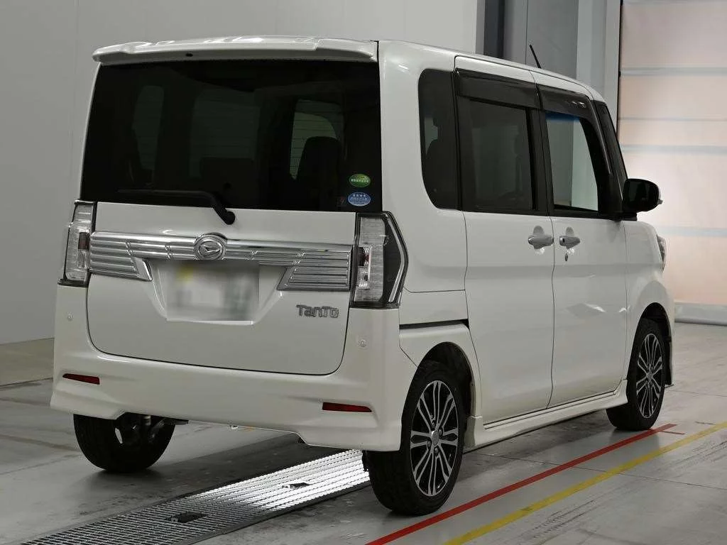 Daihatsu Tanto LA600S 2018