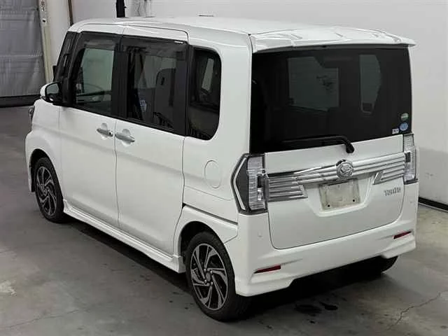 Daihatsu Tanto LA600S 2019