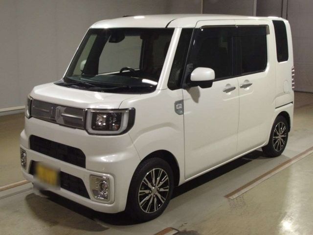 3265 Daihatsu Wake LA700S 2016 г. (TAA Hyogo)