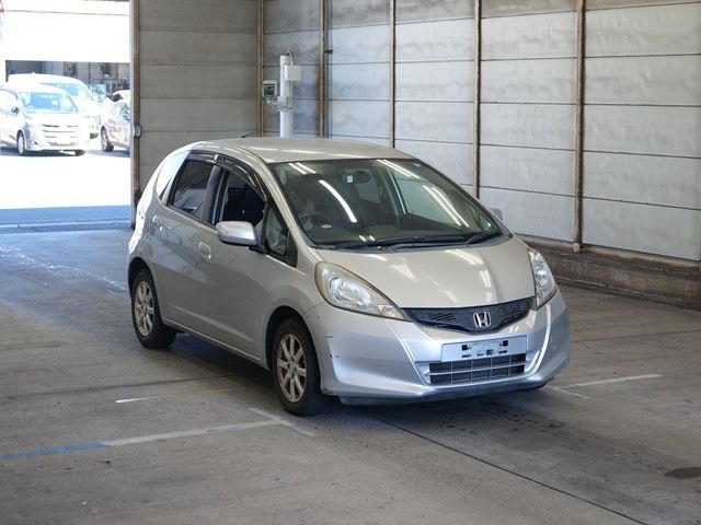 2500 HONDA FIT GE6 2011 г. (ARAI Bayside)