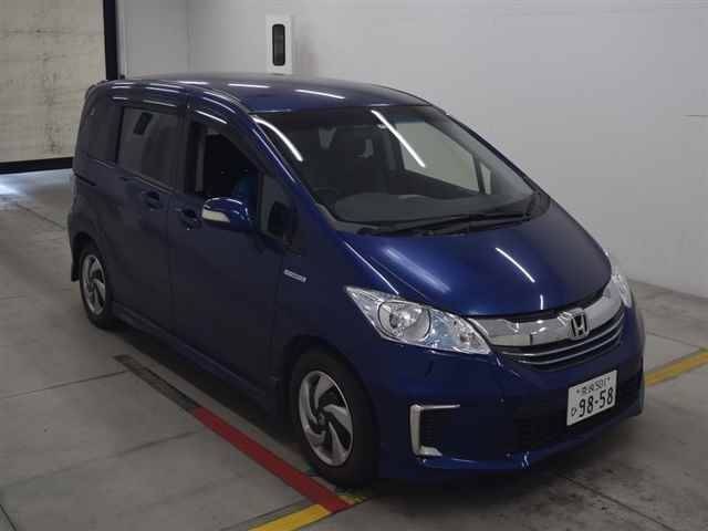 30255 HONDA FREED GP3 2015 г. (MIRIVE Osaka)