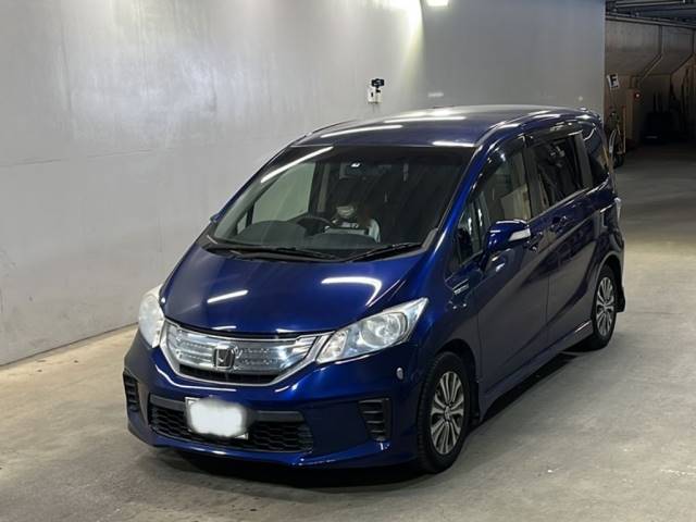 420 HONDA FREED GP3 2013 г. (KCAA Fukuoka)