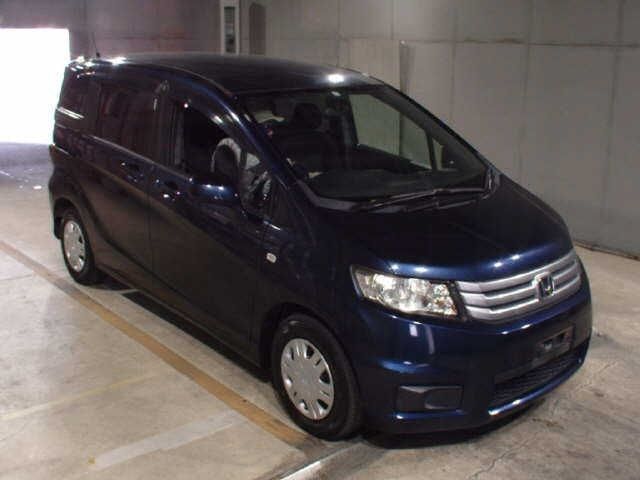 8446 HONDA FREED GB3 2011 г. (JU Fukuoka)