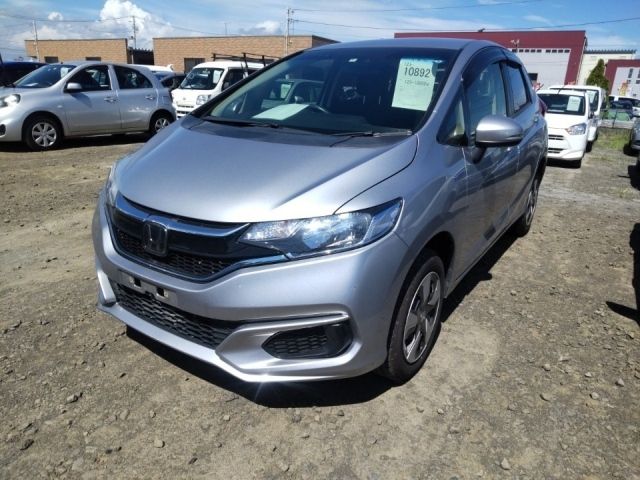 10892 Honda Fit GP6 2018 г. (LUM Tokyo Nyusatsu)