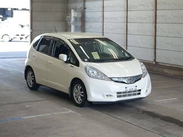 2124 Honda Fit GP1 2012 г. (ARAI Bayside)