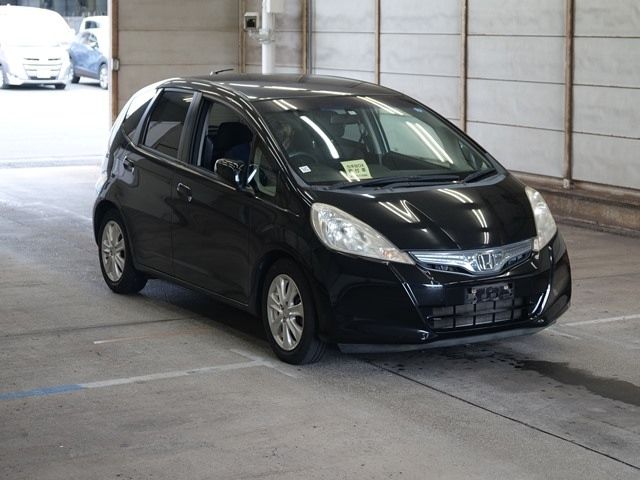 2635 Honda Fit GP1 2011 г. (ARAI Bayside)