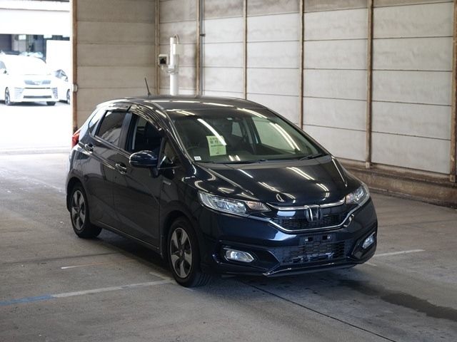 2711 Honda Fit GP5 2018 г. (ARAI Bayside)