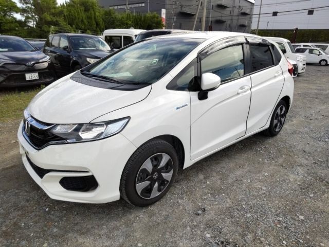 2758 Honda Fit GP5 2018 г. (LUM Fukuoka Nyusatsu)