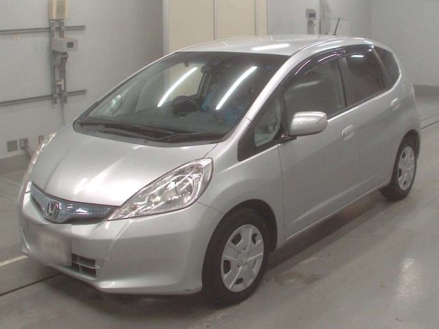 33132 Honda Fit GP1 2012 г. (CAA Tokyo)