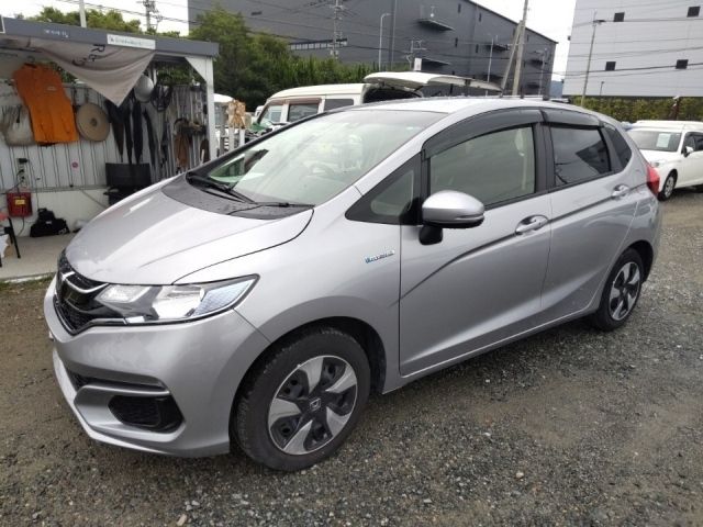 3708 Honda Fit GP5 2018 г. (LUM Fukuoka Nyusatsu)