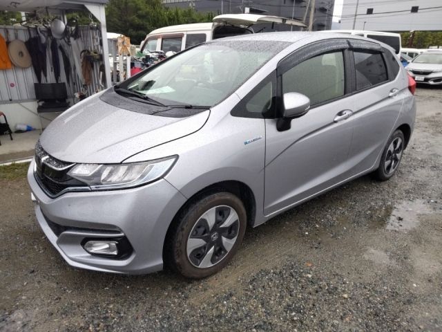 3724 Honda Fit GP5 2018 г. (LUM Fukuoka Nyusatsu)