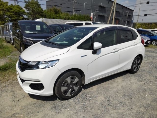 3898 Honda Fit GP5 2018 г. (LUM Fukuoka Nyusatsu)