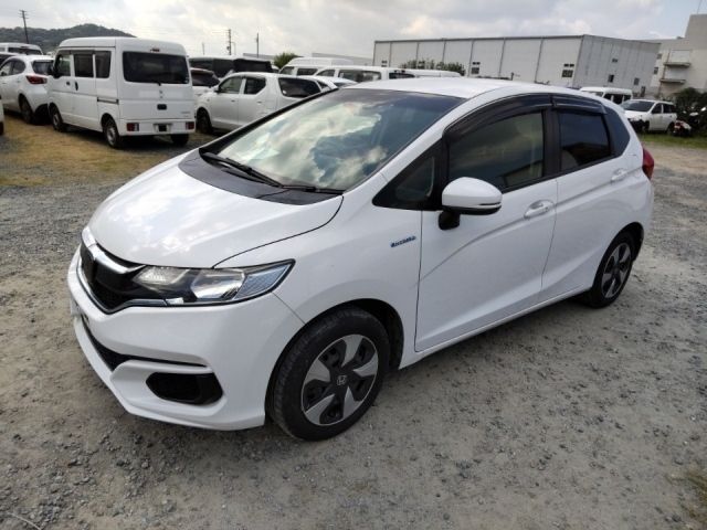 3950 Honda Fit GP5 2018 г. (LUM Fukuoka Nyusatsu)