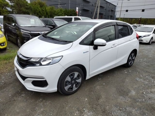 3955 Honda Fit GP5 2018 г. (LUM Fukuoka Nyusatsu)