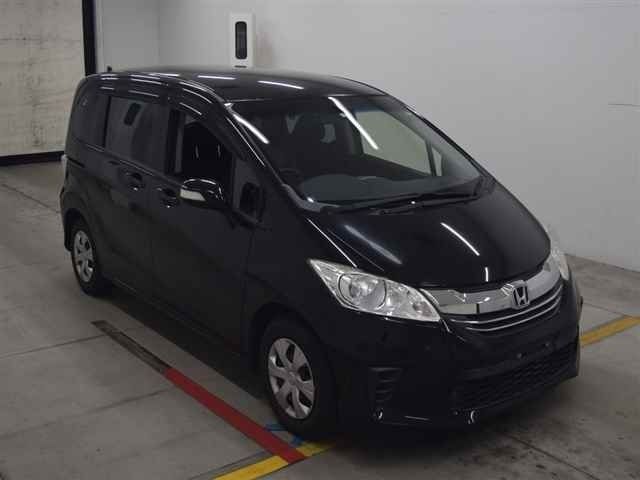 30029 Honda Freed GB3 2015 г. (MIRIVE Osaka)