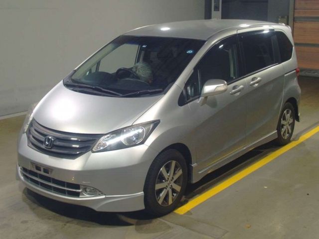 33054 Honda Freed GB3 2011 г. (TAA Yokohama)