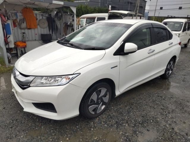 3777 Honda Grace GM4 2016 г. (LUM Fukuoka Nyusatsu)