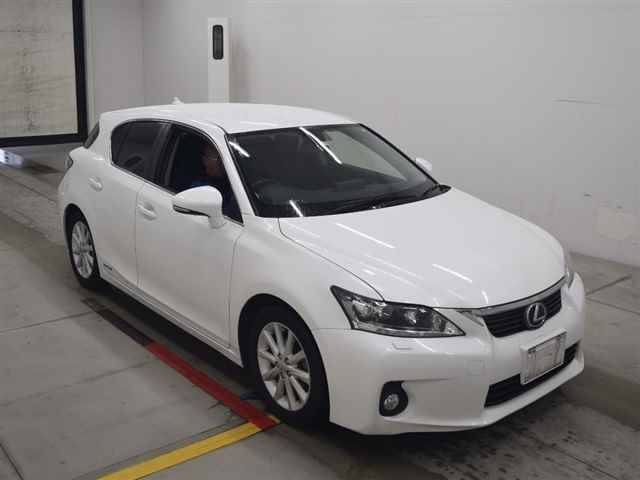 70065 LEXUS CT ZWA10 2011 г. (MIRIVE Osaka)