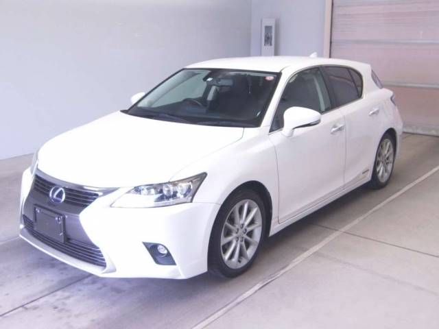 71006 LEXUS CT ZWA10 2015 г. (TAA Kantou)