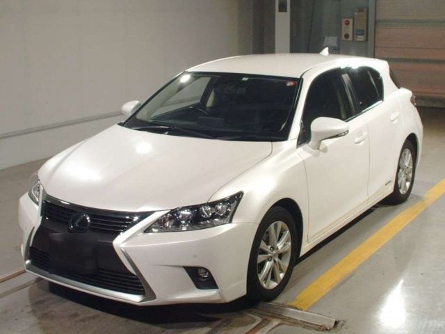 10008 Lexus Ct ZWA10 2015 г. (TAA Shikoku)